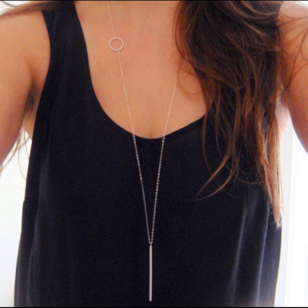 Silver bar necklace with side circle